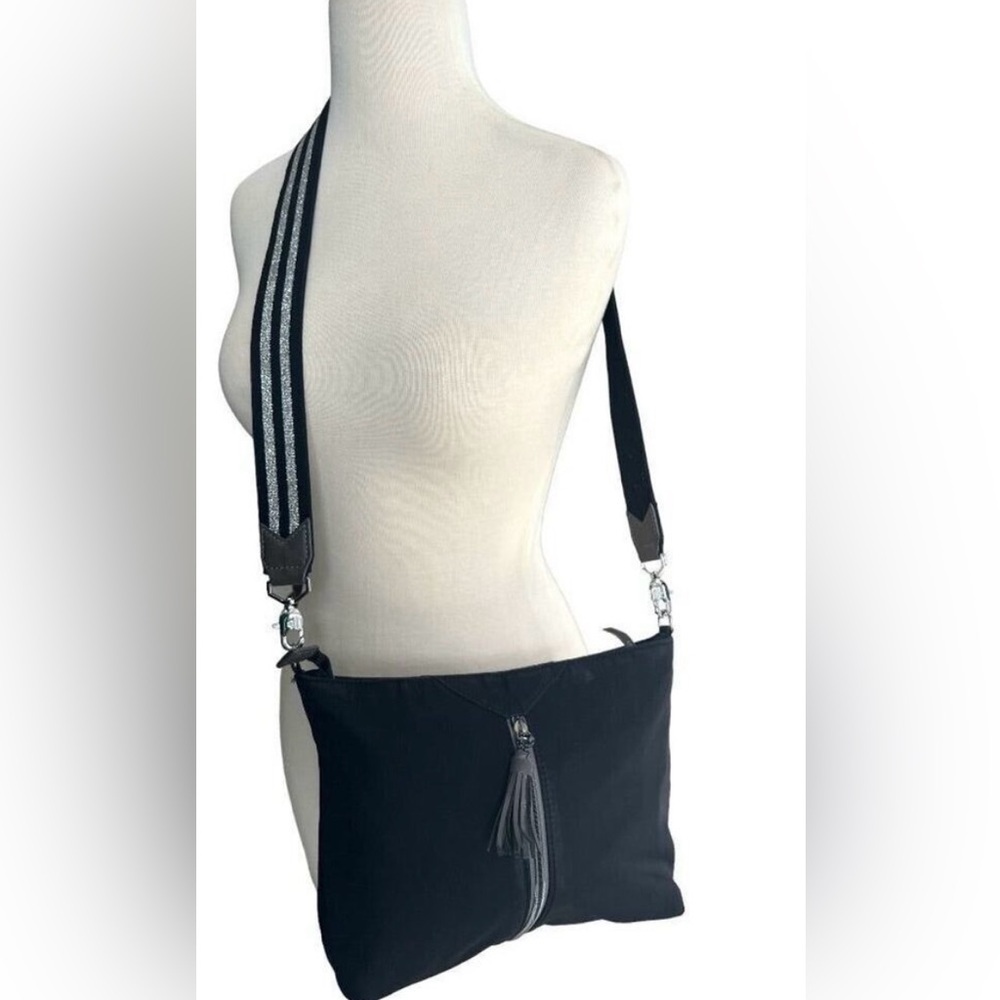 Stella & Dot Black Nylon Crossbody Bag Zip Front Everyday bag - Picture 6 of 15